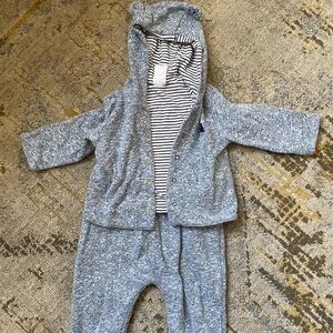 GAP Baby Striped Outfit in Gray and White